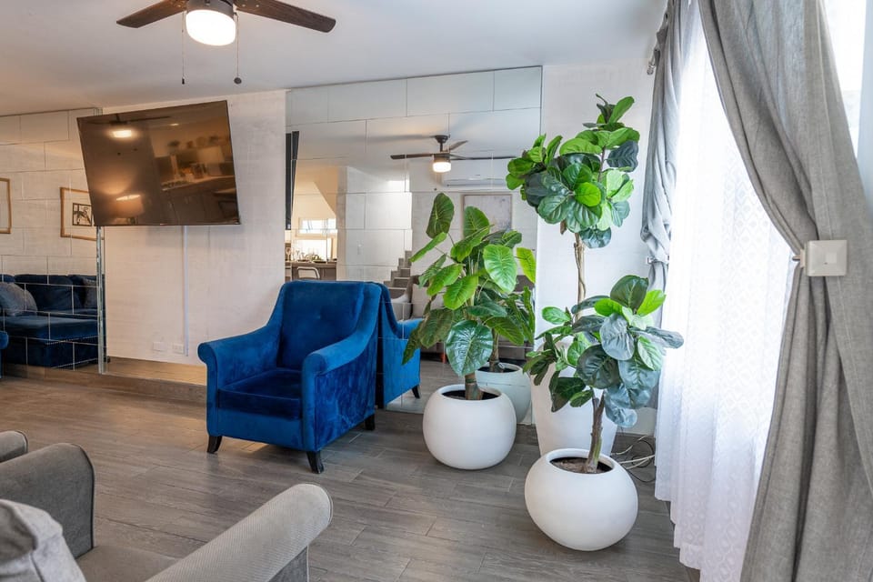 Communal lounge/ TV room