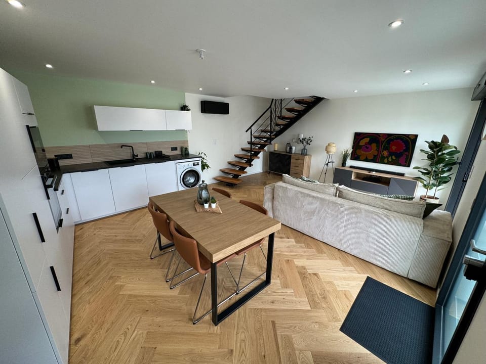 TV and multimedia, Kitchen or kitchenette, Living room