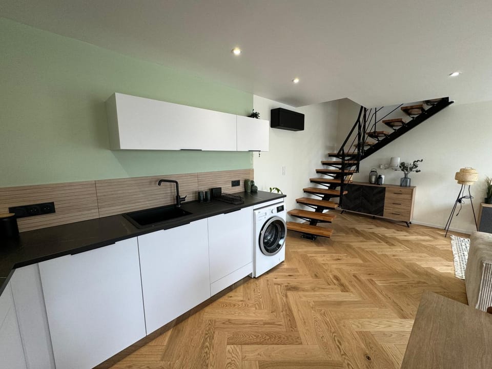 Kitchen or kitchenette, dishwasher, washing machine