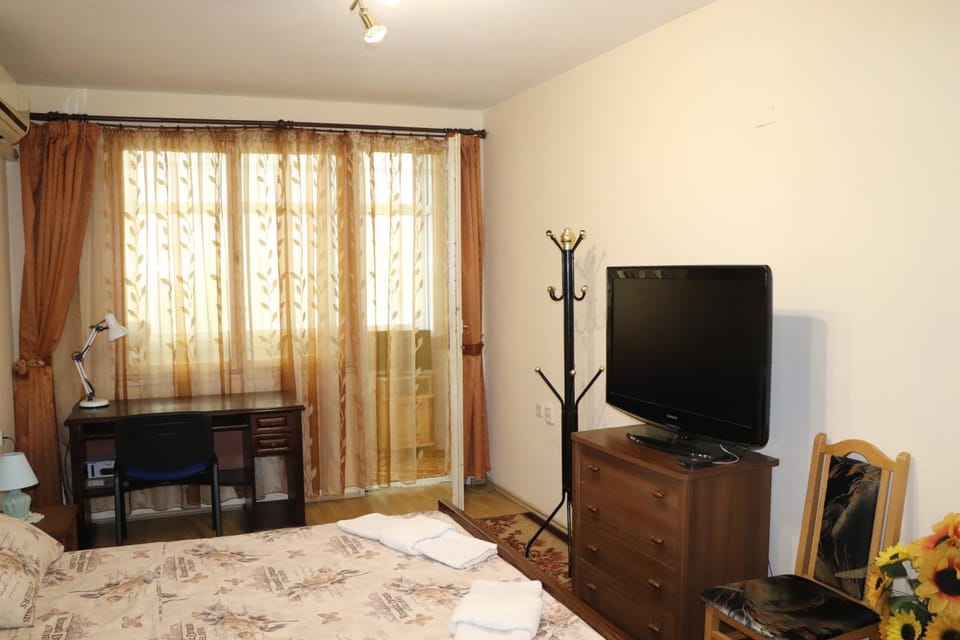 TV and multimedia, Photo of the whole room, Bedroom