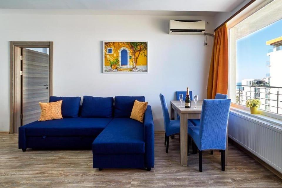 Living room, Seating area, Dining area, Sea view, Sea view, Sunrise