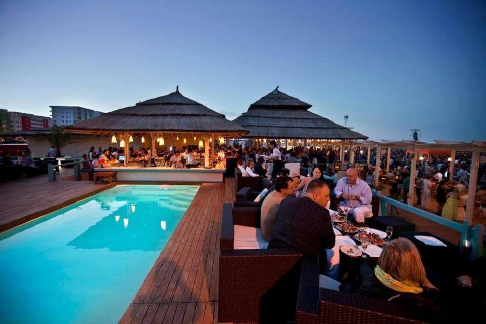Property building, Restaurant/places to eat, Property logo or sign, View (from property/room), Food and drinks, Guests, Pool view, Sea view, Swimming pool, group of guests, sunbed, VIP