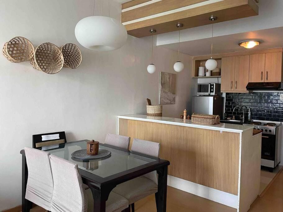 Solana in Avant BGC parking with fee Apartment in Makati