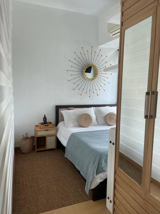 Solana in Avant BGC parking with fee Apartment in Makati