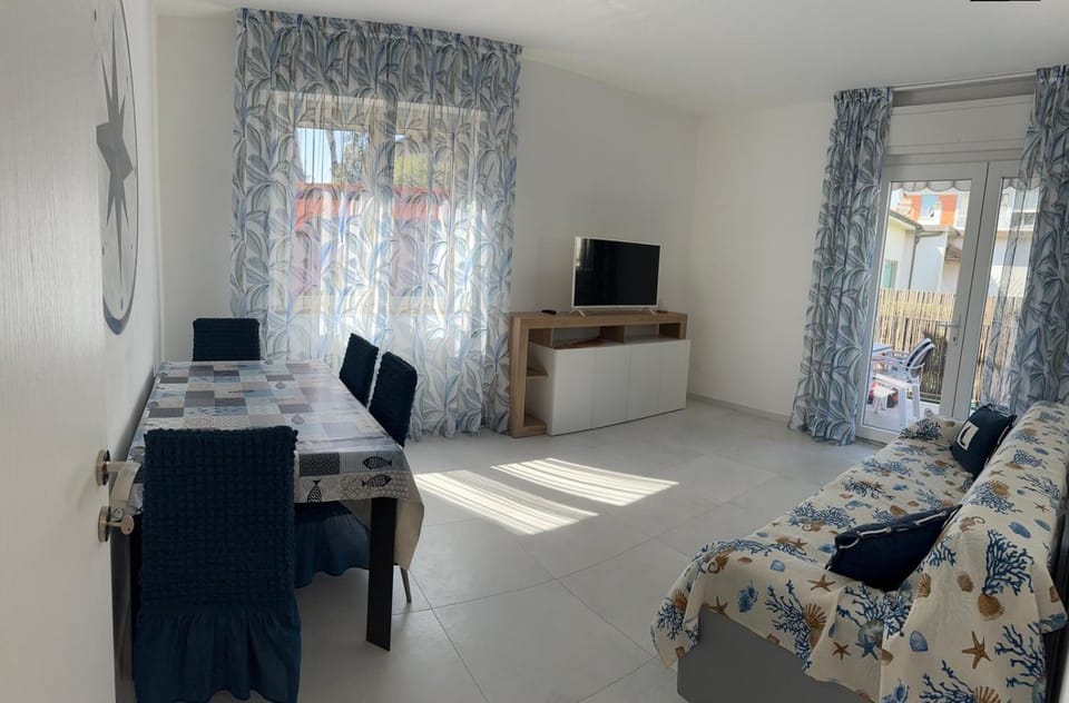 Bilocale completamente rinnovato a 100 metri dal mare con giardino Apartment in Marina di Massa