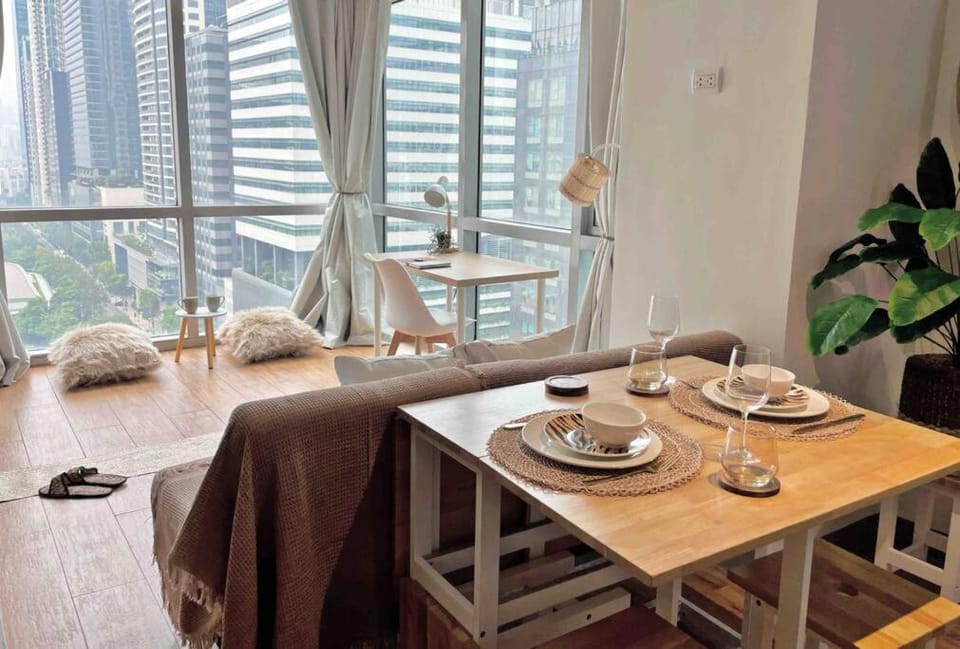 Tarzan in the City! in Avant BGC parking with fee Apartment in Makati