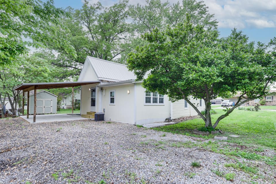 Cozy Carterville Home: 3 Mi to Crab Orchard Lake! House in Illinois