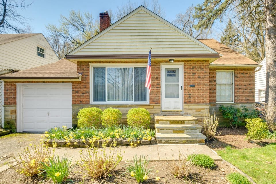Cleveland Heights Home with Sunroom Park Across St! House in Cleveland Heights