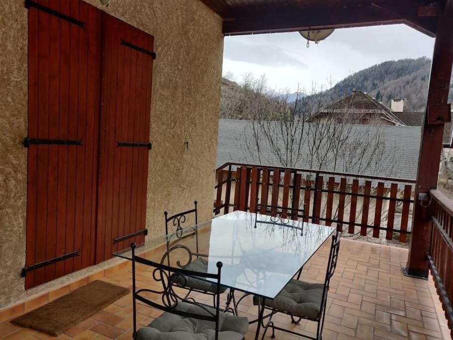 Patio, Day, Natural landscape, View (from property/room), Balcony/Terrace, Dining area, Lake view, Mountain view