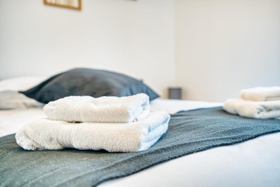 Bed, Photo of the whole room, Bedroom, towels