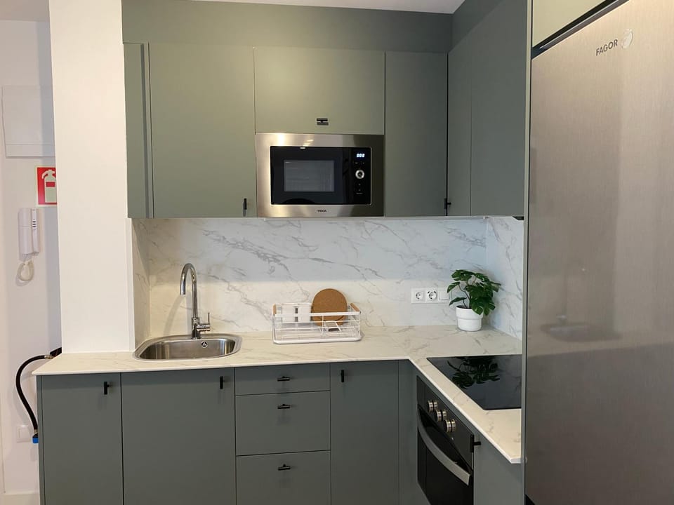 Kitchen or kitchenette, pet friendly, stove