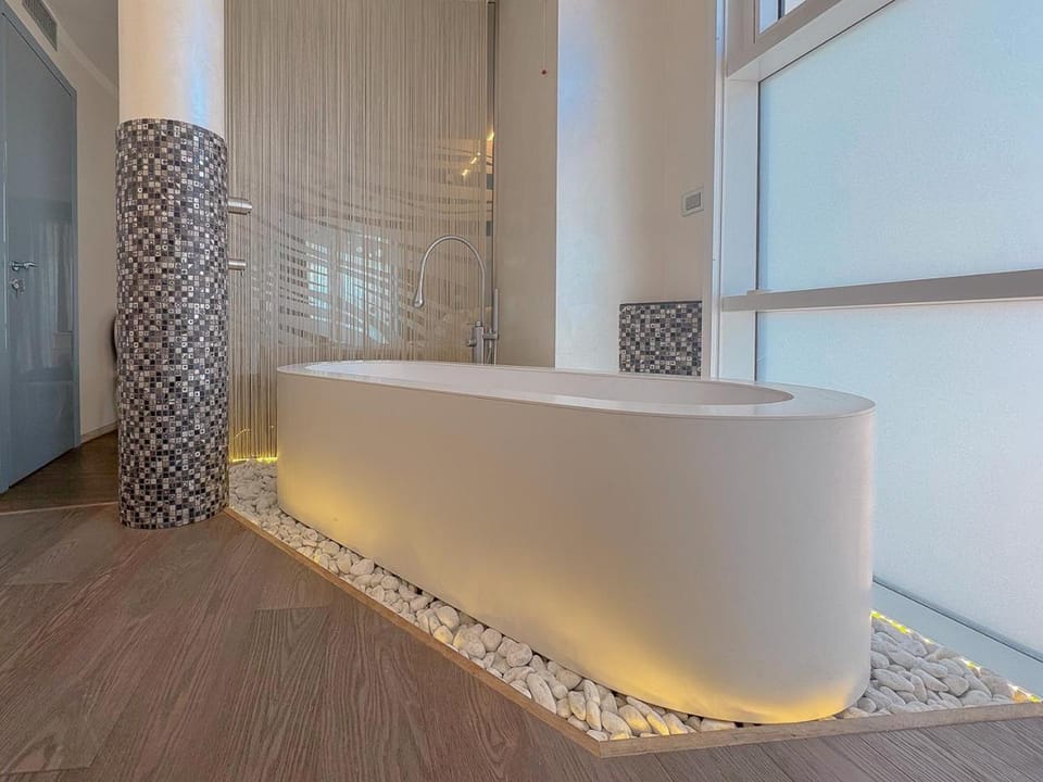 Luxury Seafront Apartment, Parking and Beach by Host Hero Apartment in Civitanova Marche