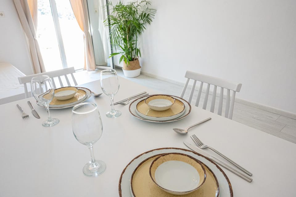 Food and drinks, Dining area, Food