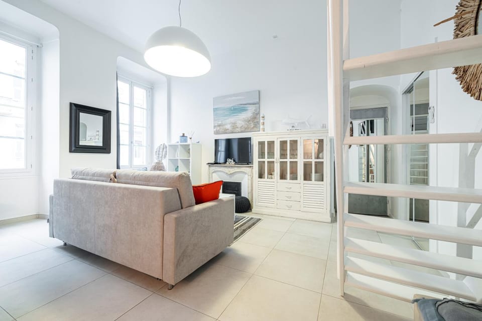 La Petite Chaise Bleue Appartement classe 3 etoiles Apartment in Nice