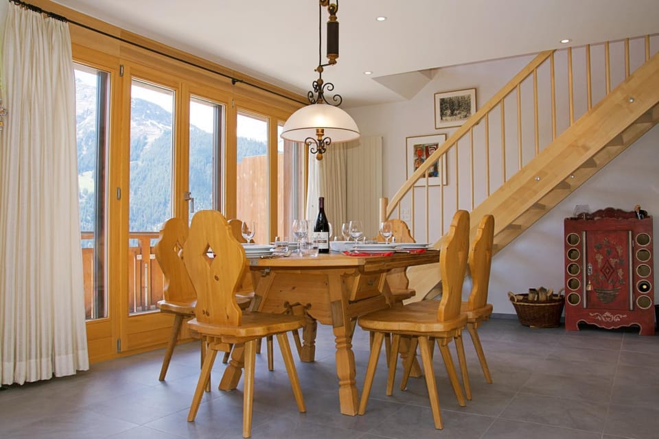 Chalet Bella Vista 12 - Penthouse Apartment in Lauterbrunnen