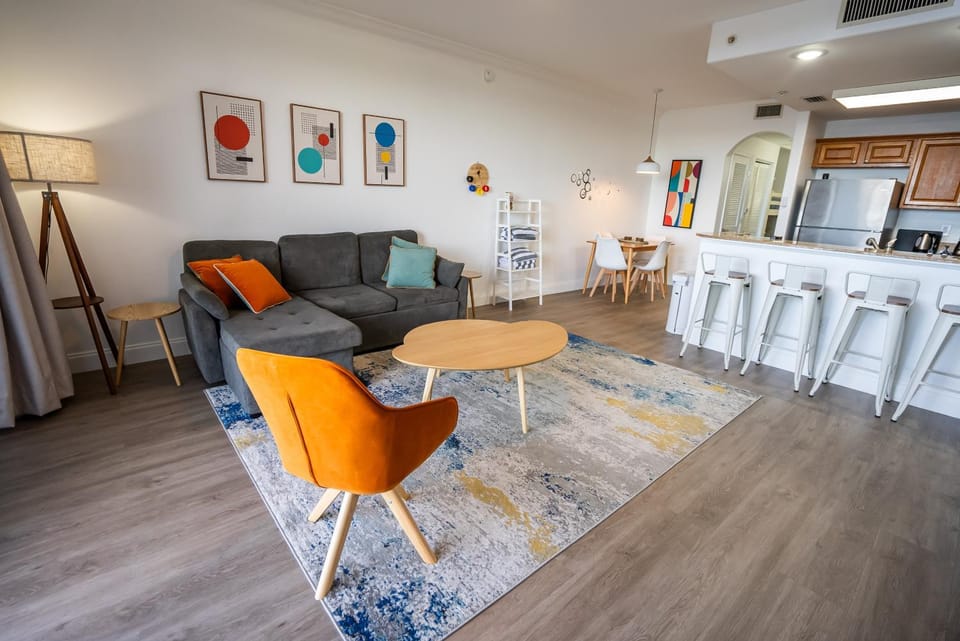 Orlando 4th Floor - 5 min Disney Apartment in Orlando