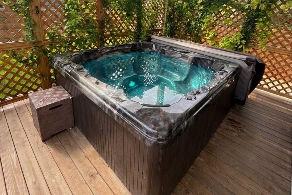 Luxury Group Retreat - Pool, Hot Tub, EV Station House in Austin