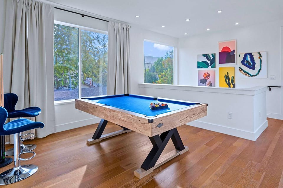 Luxury Group Retreat - Pool, Hot Tub, EV Station House in Austin