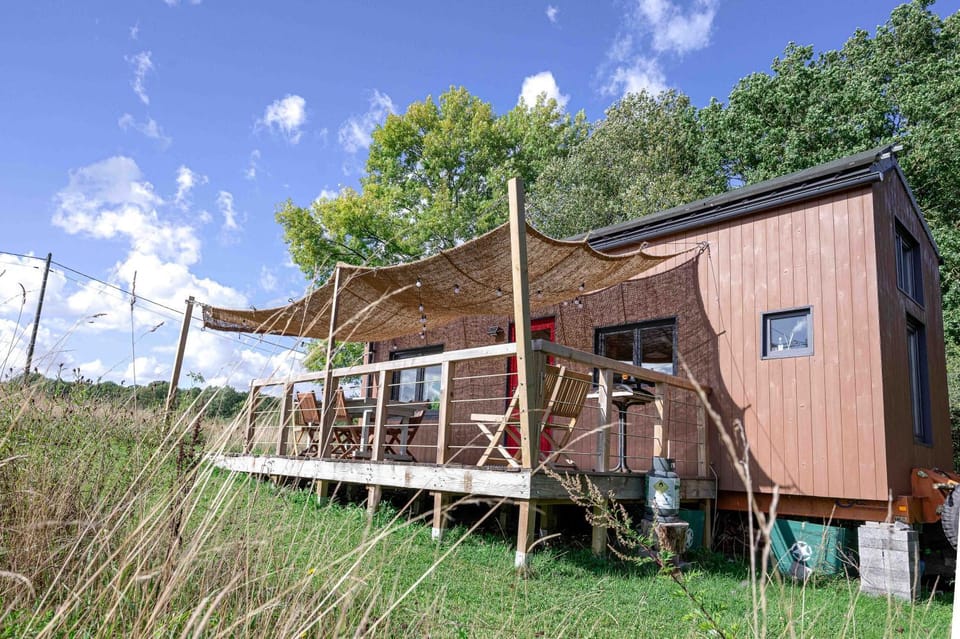 Tiny House Les Jours Heureux Sejour nature pres de Dinant et des Lacs de l Eau d Heure Nature lodge in Belgium