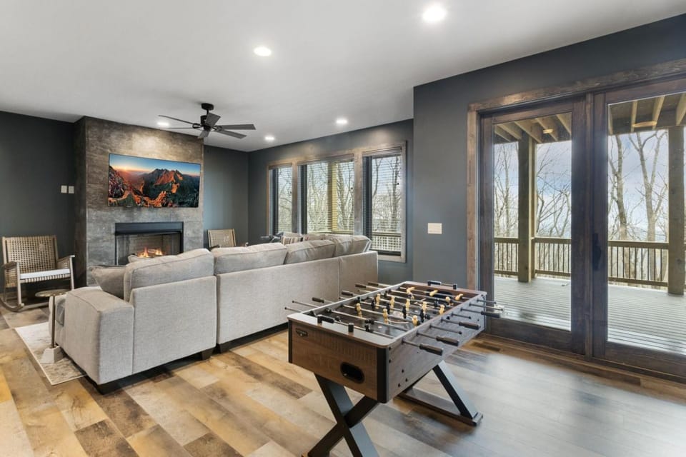 Sunset Ridge Hideaway at Eagles Nest House in Beech Mountain