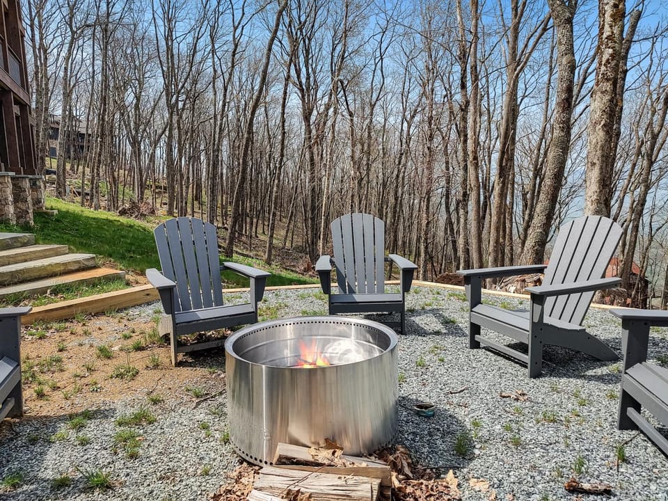 Sunset Ridge Hideaway at Eagles Nest House in Beech Mountain
