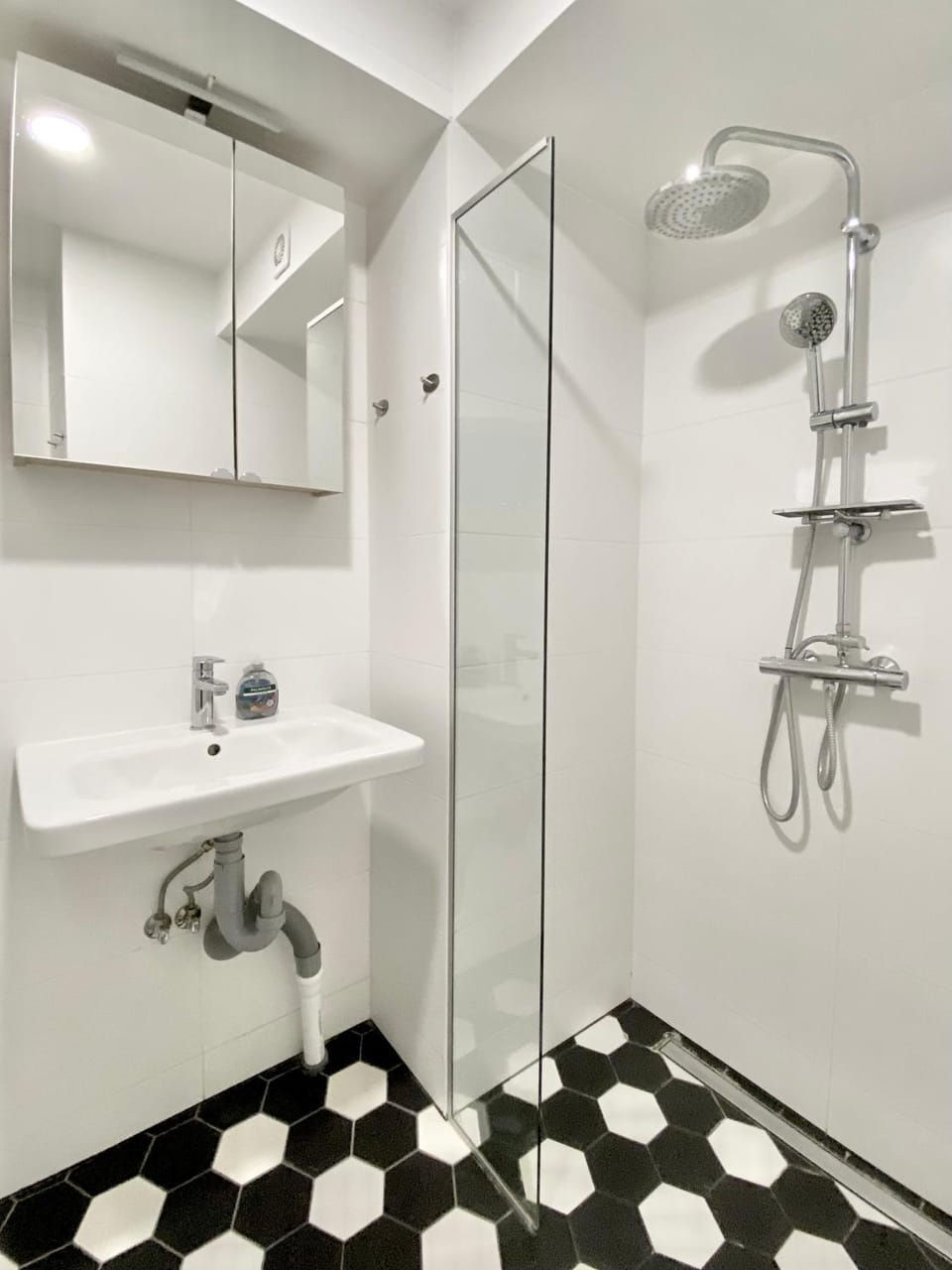 Shower, Bathroom, towels