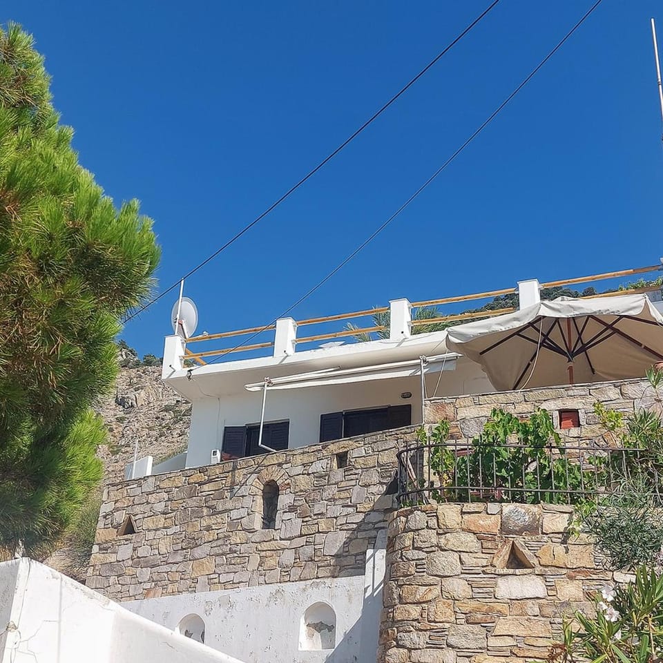Captain's View Guesthouse House in Icaria