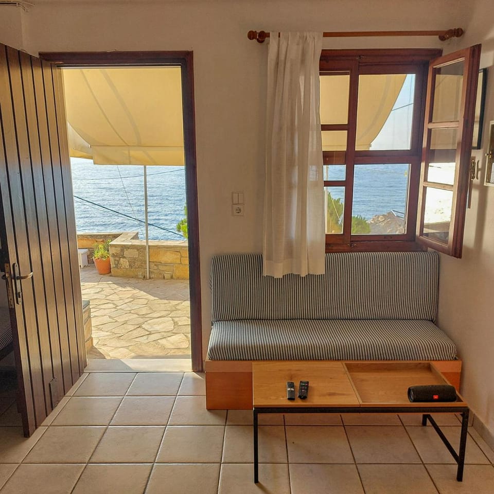 Captain's View Guesthouse House in Icaria