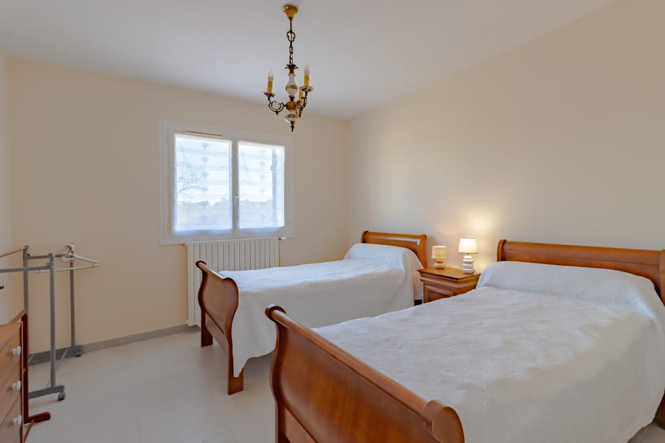 Property building, Living room, Bedroom