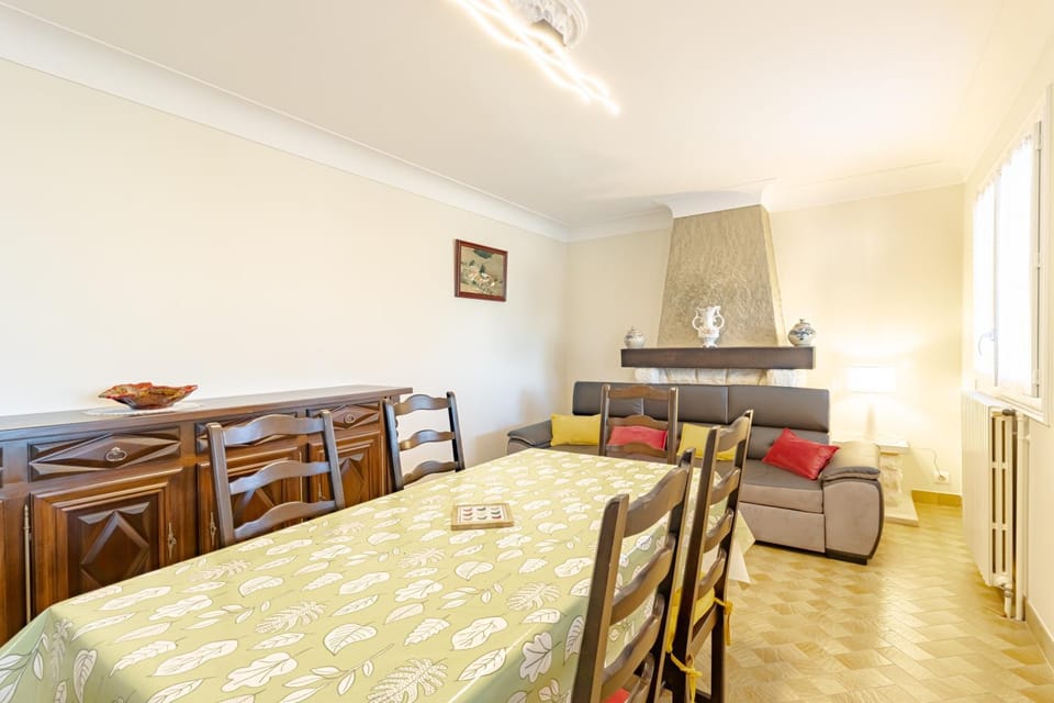Property building, Living room, Bedroom
