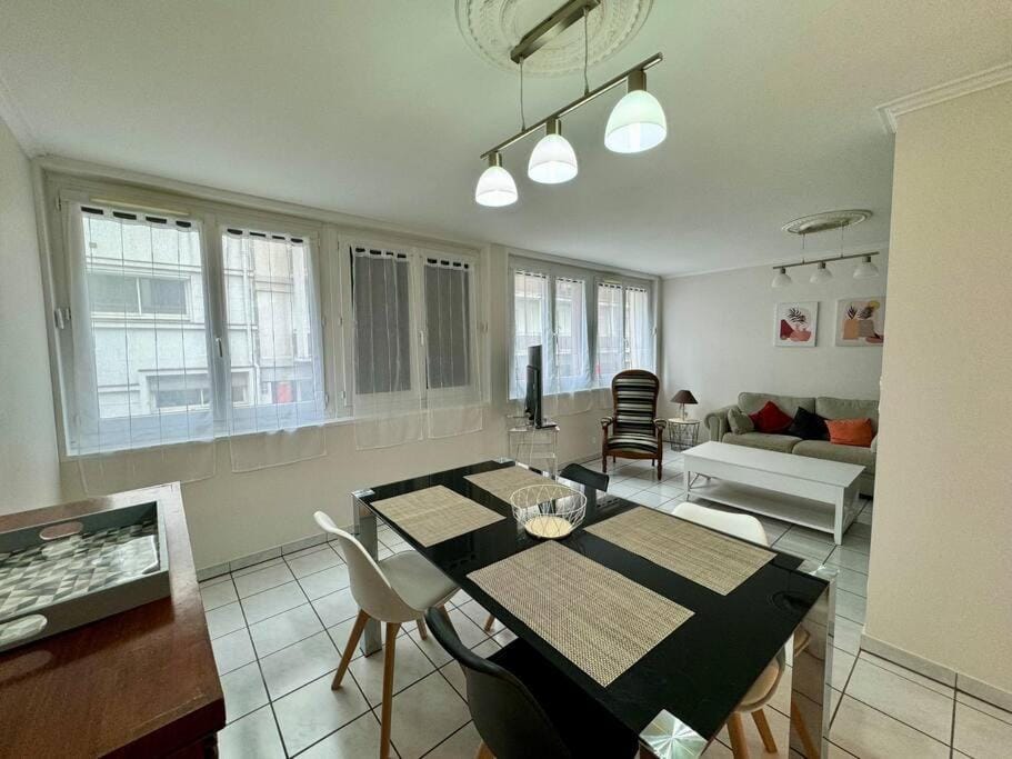 F3 Plein Cœur Centre Clermont FD avec Parking Montrognon Apartment in Clermont-Ferrand