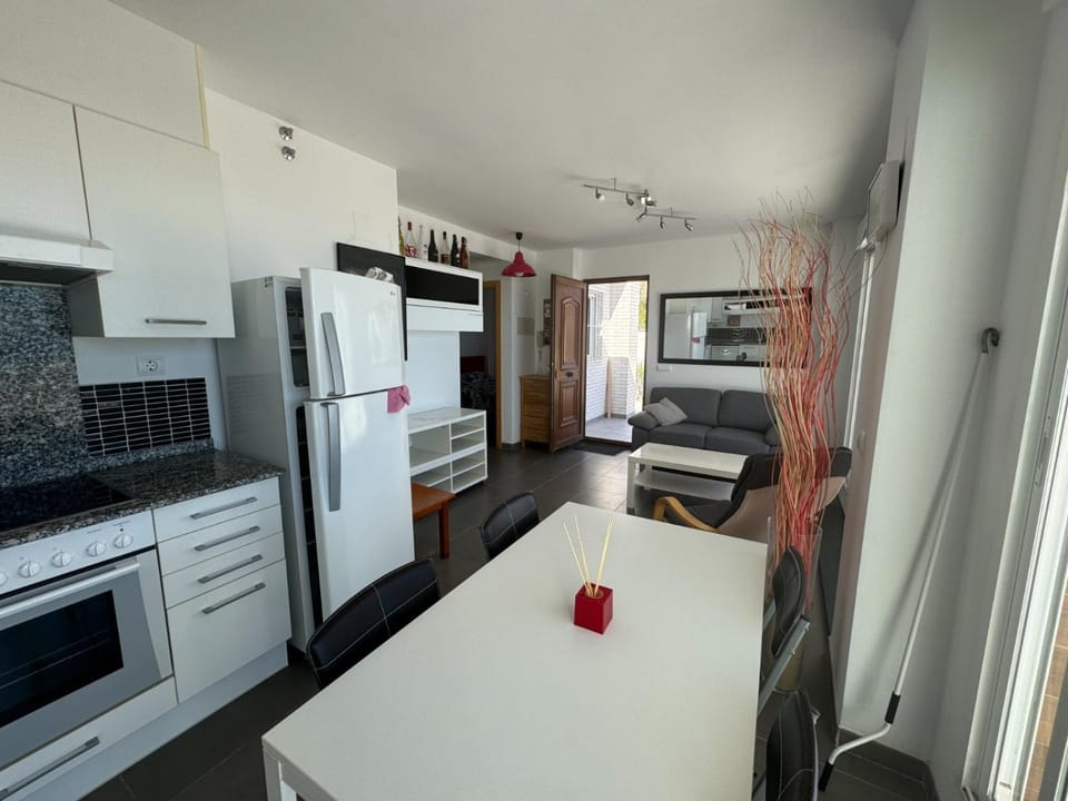 Kitchen or kitchenette, Dining area, pet friendly, stove