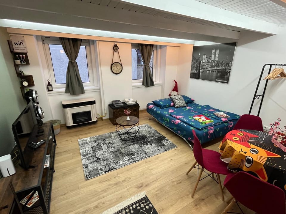 Bed, Seating area