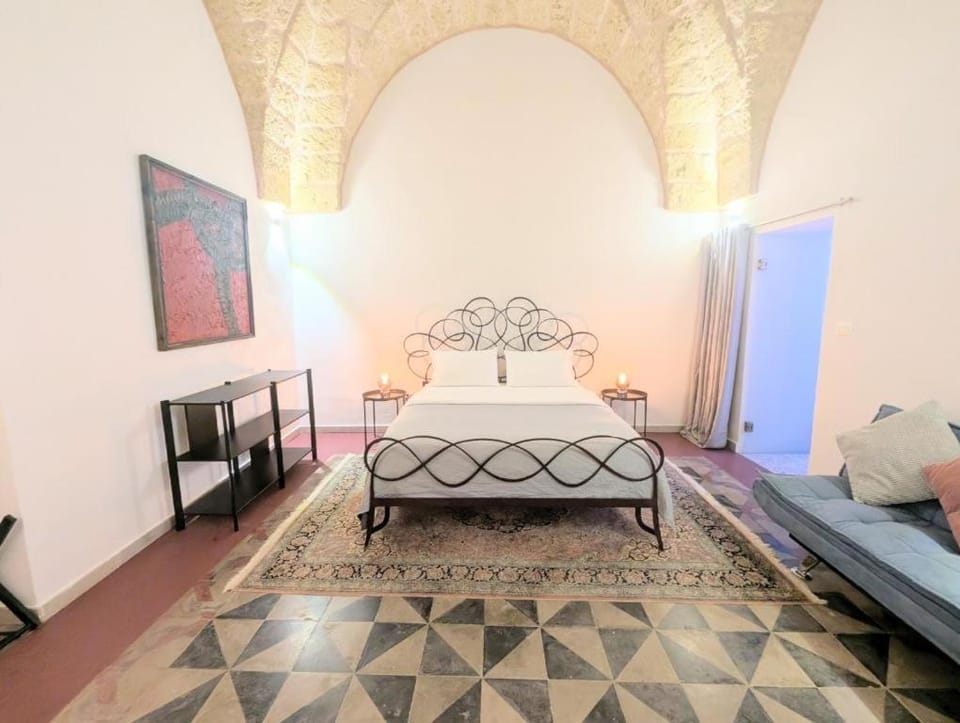Boutique Heritage Stay with Pool - The Art of Leo House in Apulia