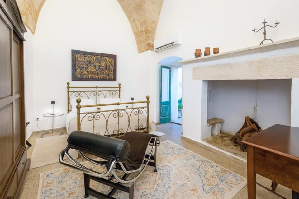 Boutique Heritage Stay with Pool - The Art of Leo House in Apulia