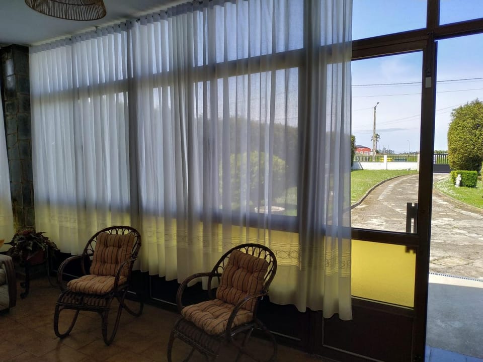 Day, Living room, Seating area