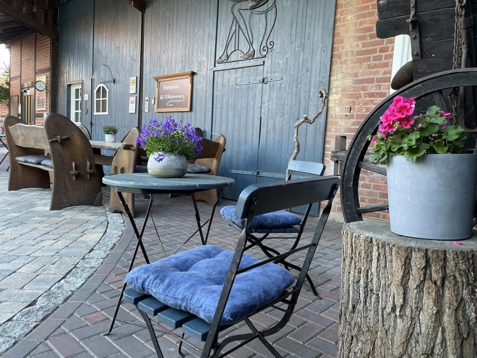 Patio, Day, Seating area