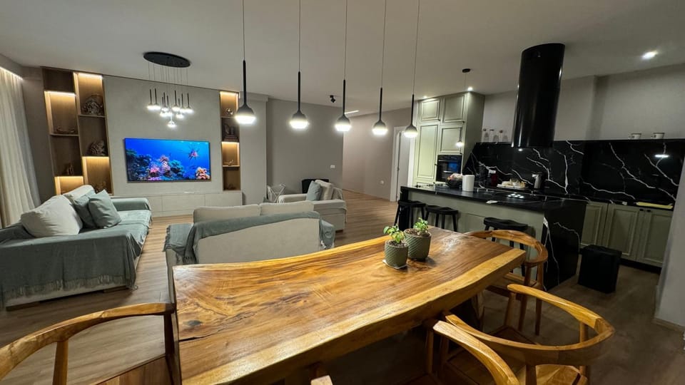 TV and multimedia, Kitchen or kitchenette, Living room, Seating area, Dining area, minibar, stove