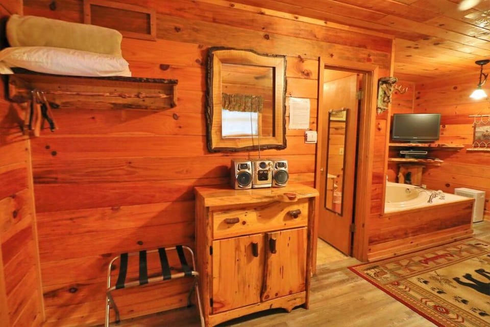 Alpine Mountain Sweetheart Cabin Jacuzzi #7 Cabin in White County