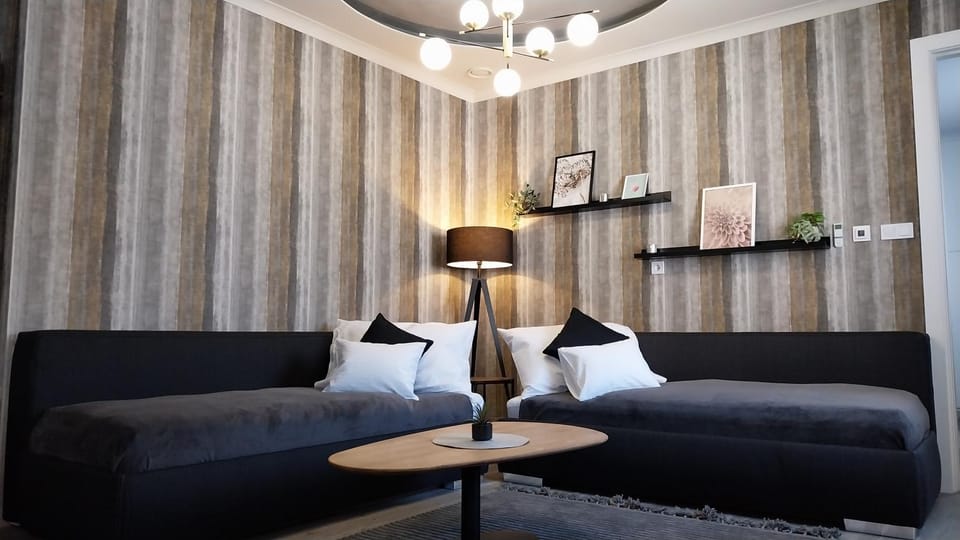 Bed, Living room