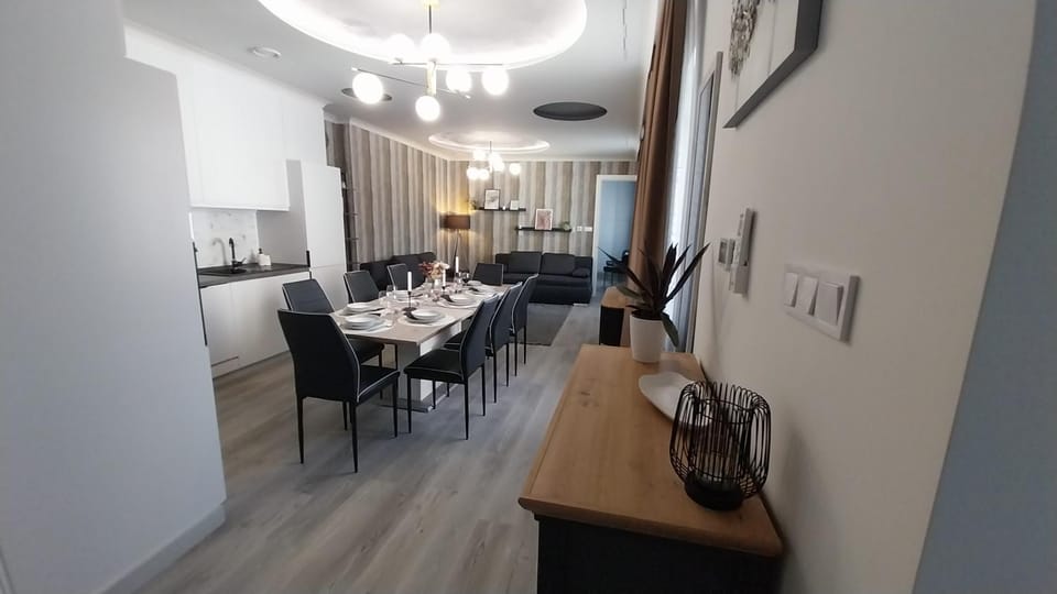 Bed, TV and multimedia, Living room, minibar, kitchen, air conditioner