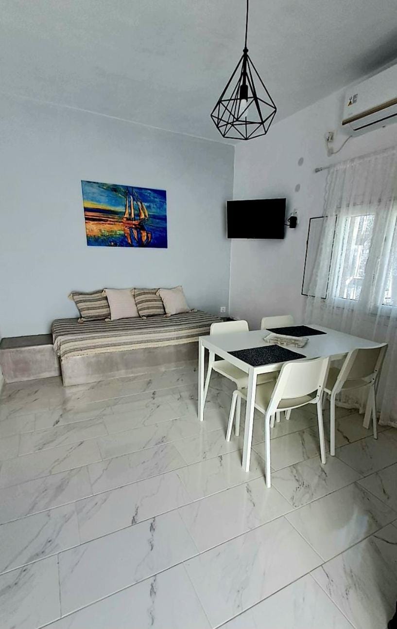 TV and multimedia, Dining area