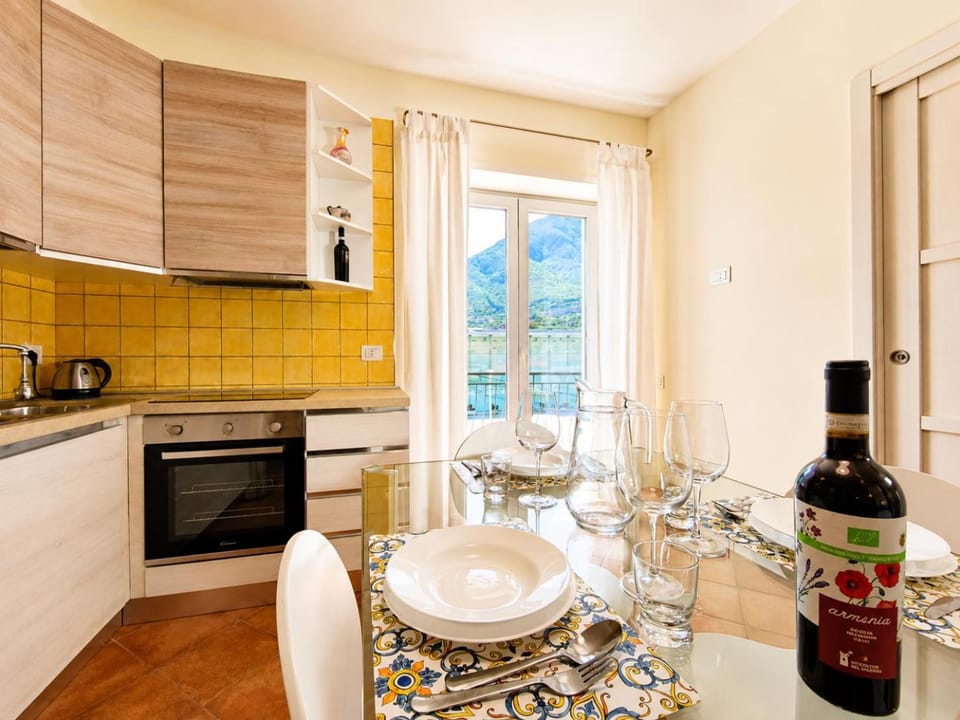 Dining area, dishwasher