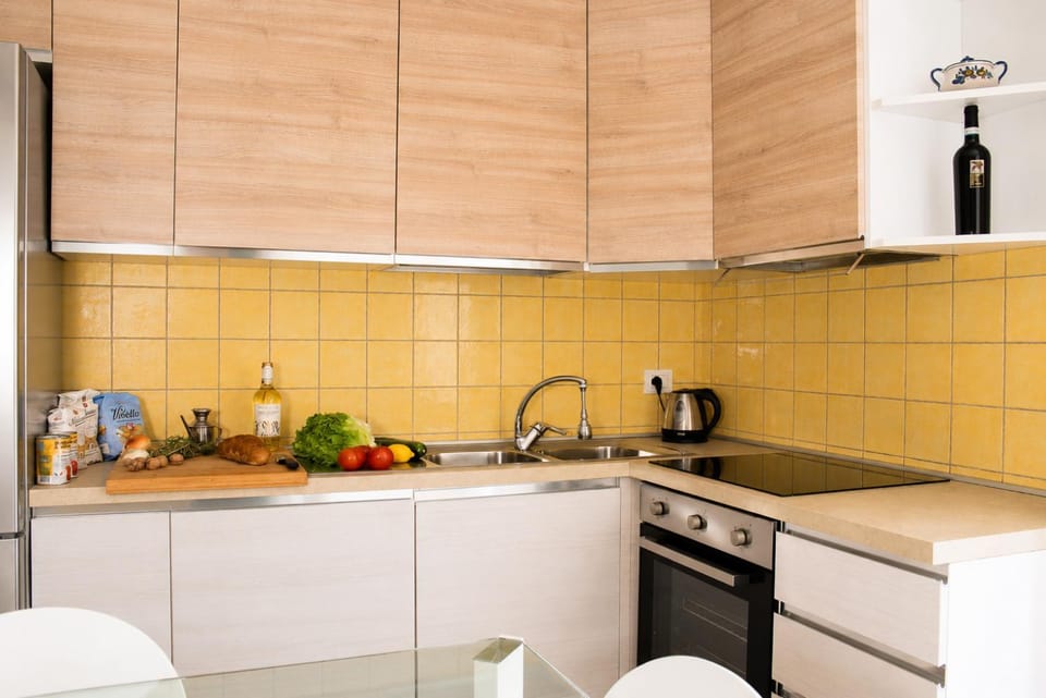 Kitchen or kitchenette, dishwasher, stove