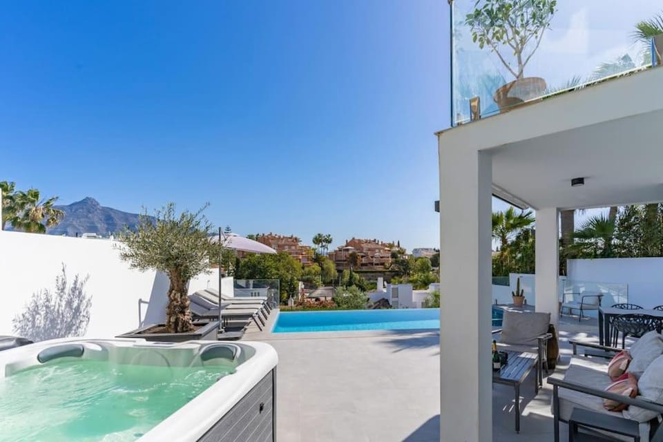 Modern villa with private pool Villa in Marbella