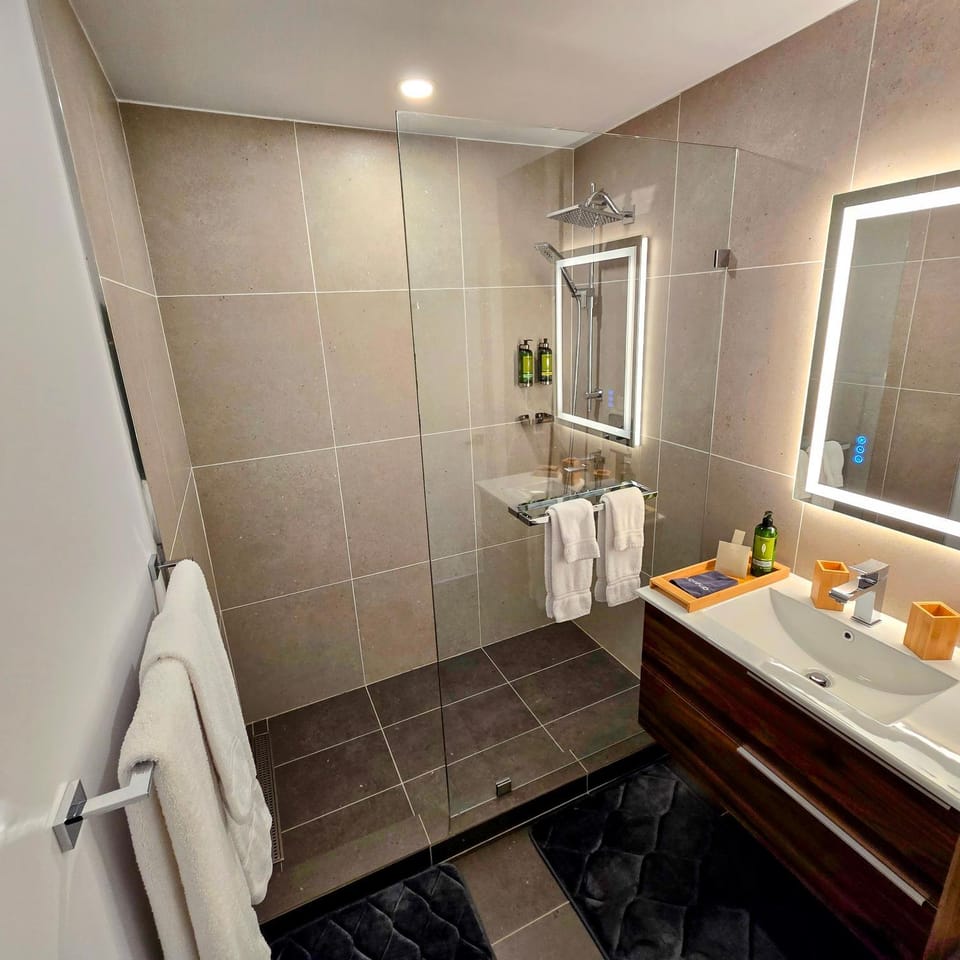 Shower, Bathroom, towels
