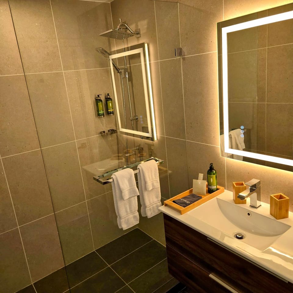 Bathroom, towels