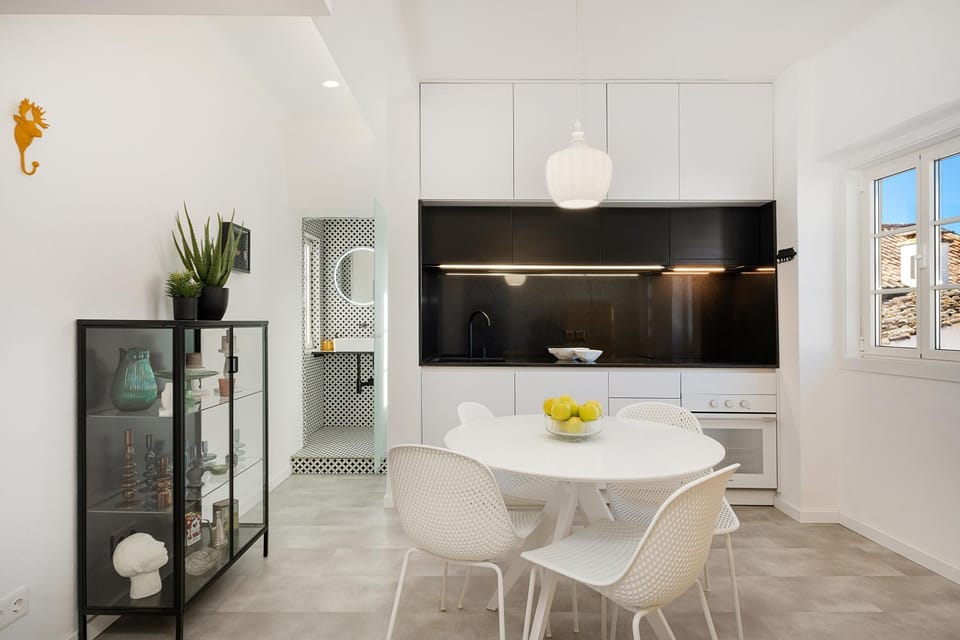 Kitchen or kitchenette, Dining area, minibar, pet friendly, stove