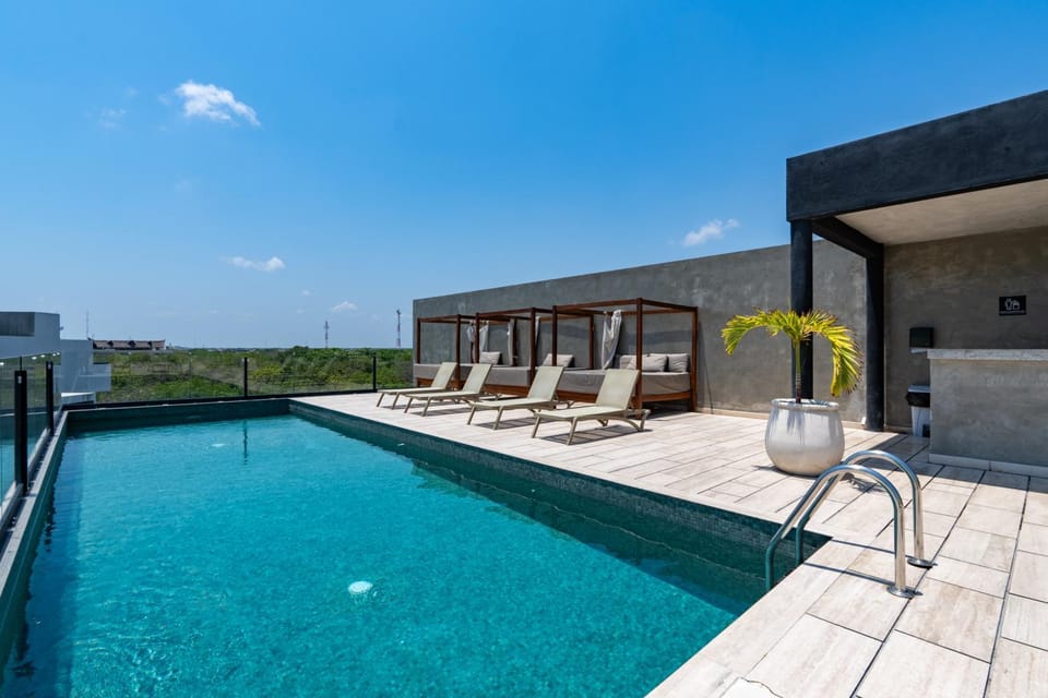 Balcony/Terrace, Swimming pool, sunbed