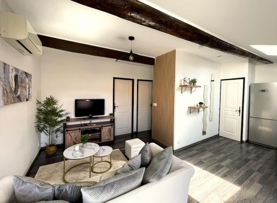Living room, air conditioner